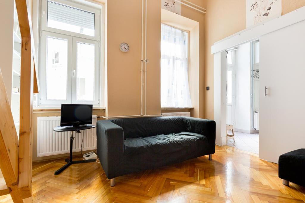 Szentkiralyi 5 - Double Basic In The City Center - Self-Check-In Budapest Exterior foto